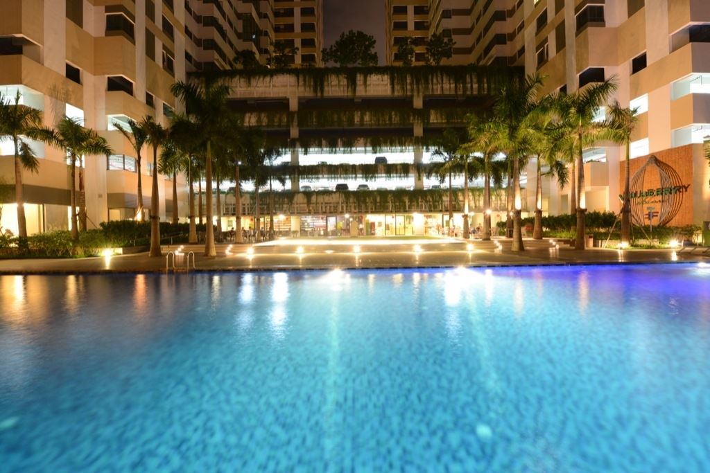 Khu bể bơi ngoài trời tại Mulberry Lane