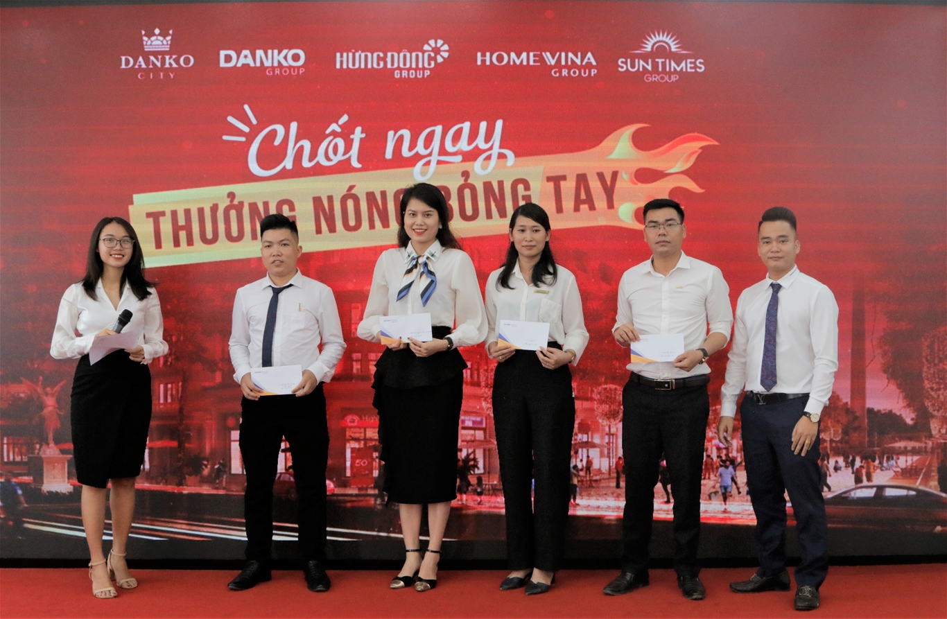 Các chiến binh Homevina Group nhận thưởng nóng